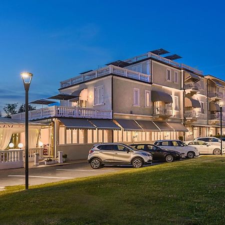 Hotel Coluccini Marina di Pietrasanta Bagian luar foto