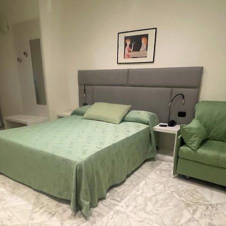 Hotel Coluccini Marina di Pietrasanta Bagian luar foto
