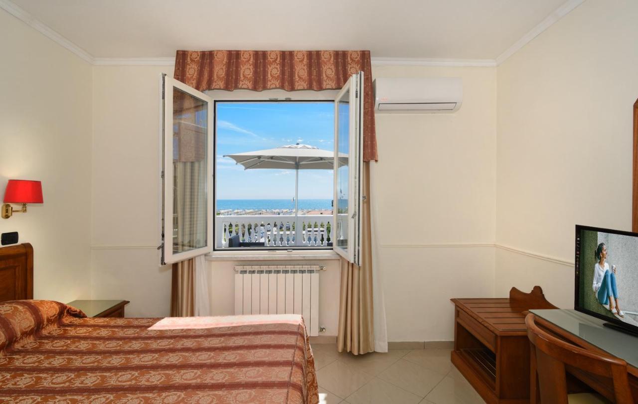 Hotel Coluccini Marina di Pietrasanta Bagian luar foto