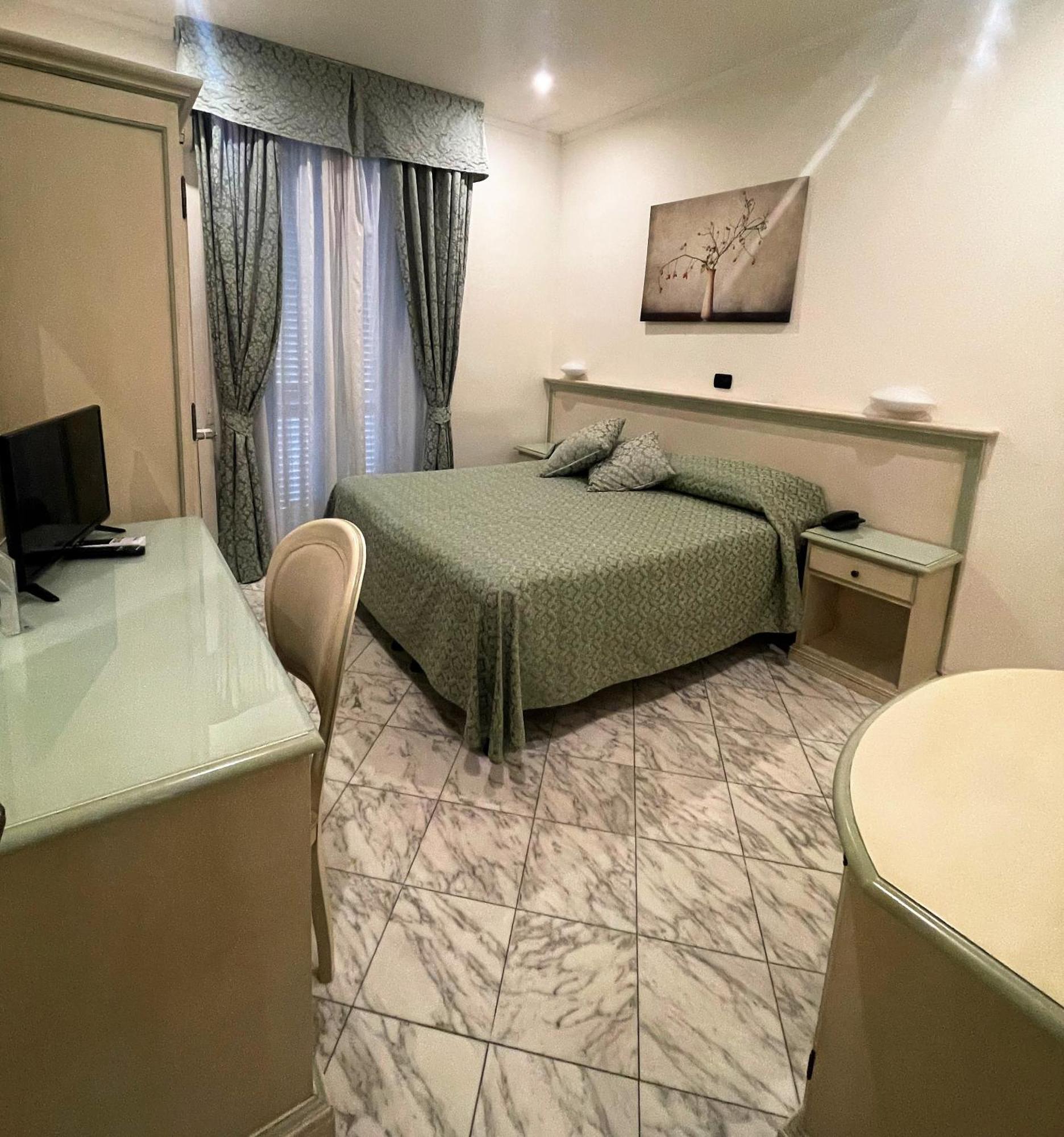 Hotel Coluccini Marina di Pietrasanta Bagian luar foto