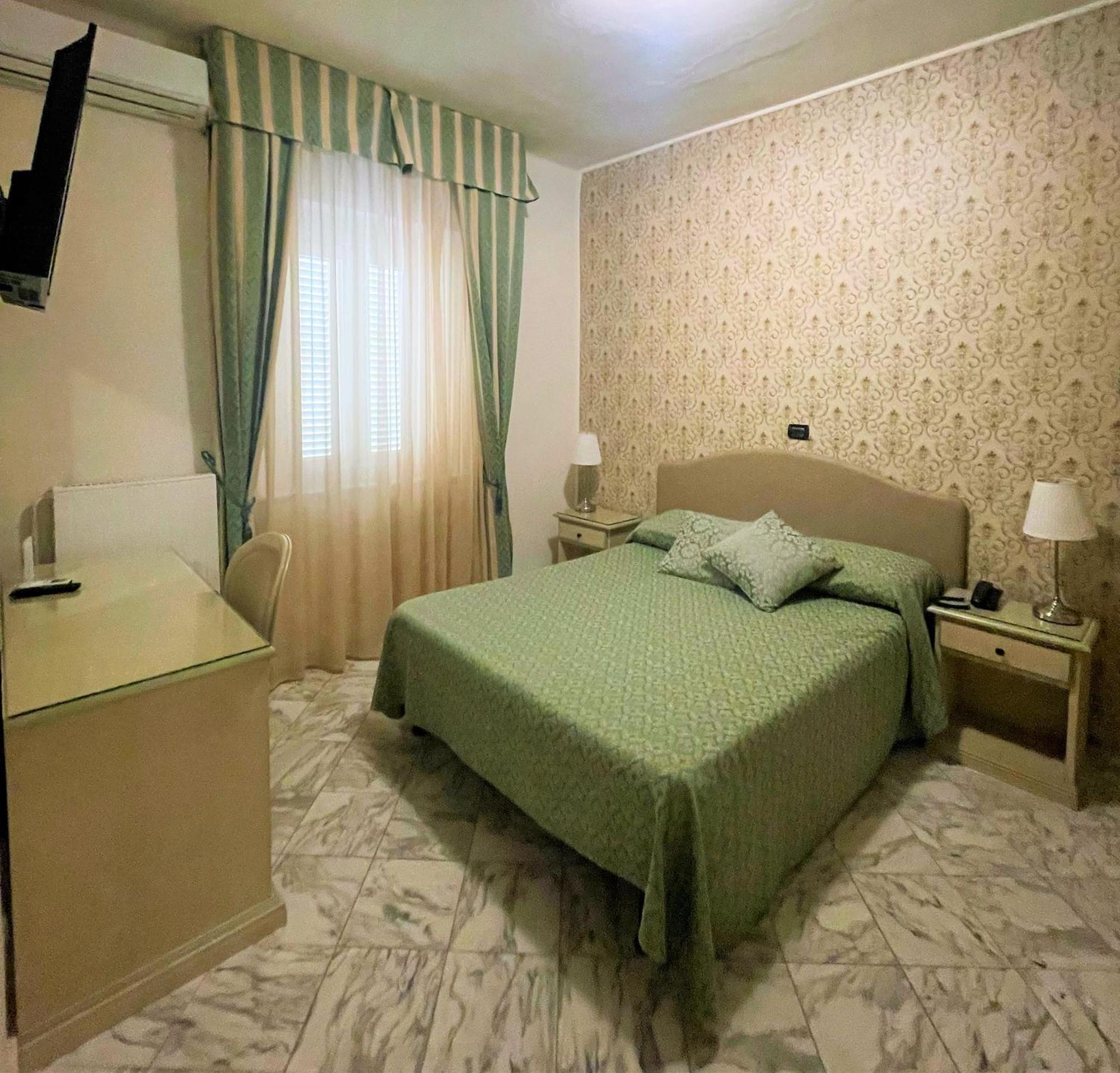 Hotel Coluccini Marina di Pietrasanta Bagian luar foto