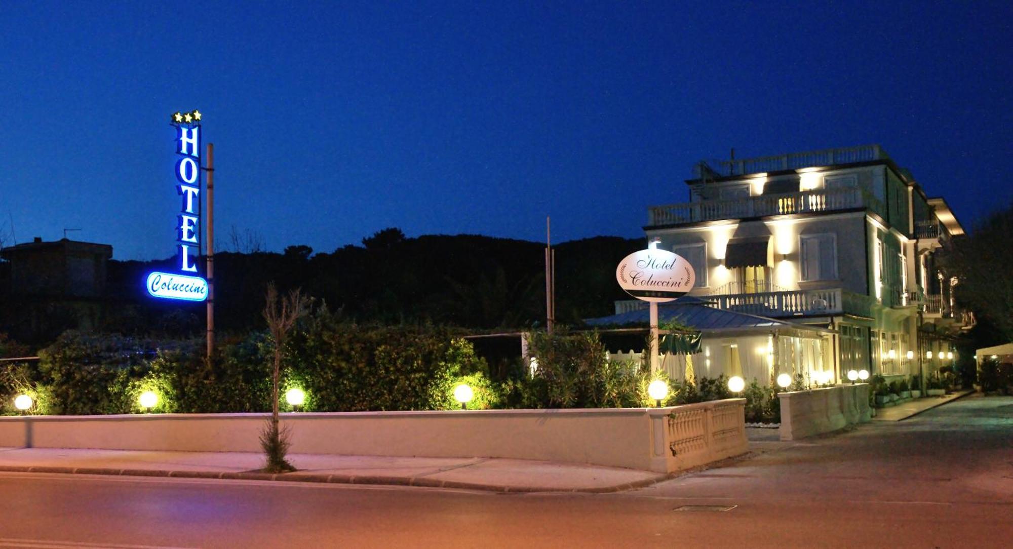 Hotel Coluccini Marina di Pietrasanta Bagian luar foto