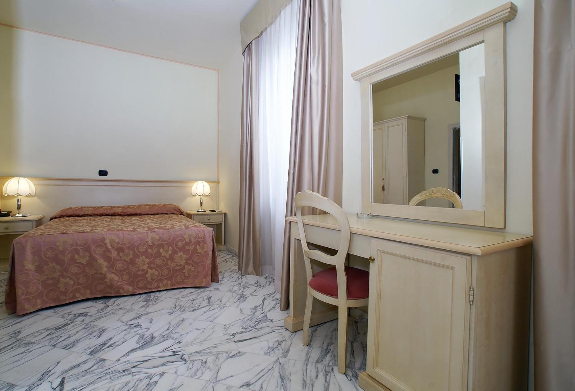 Hotel Coluccini Marina di Pietrasanta Bagian luar foto