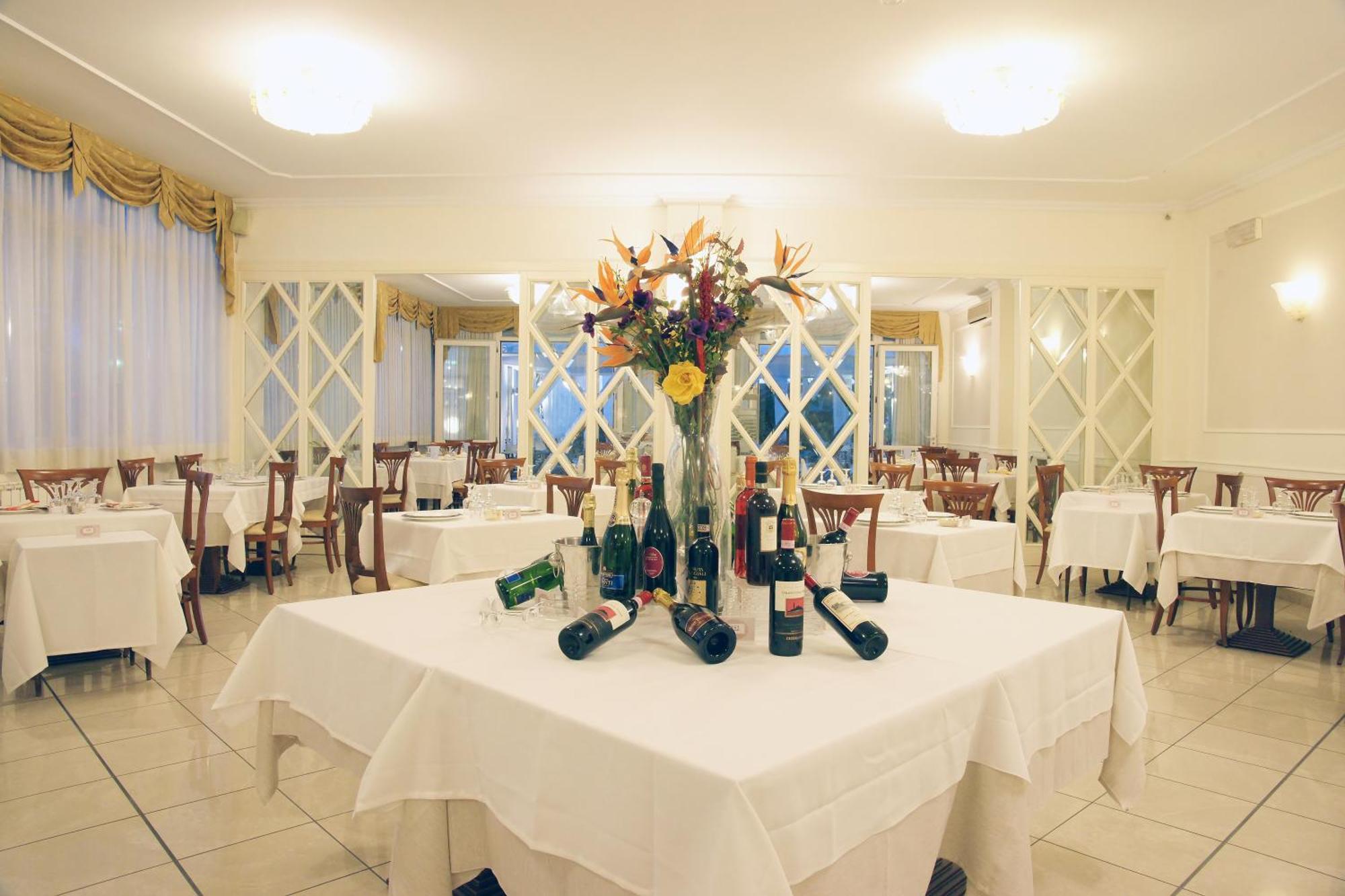 Hotel Coluccini Marina di Pietrasanta Bagian luar foto