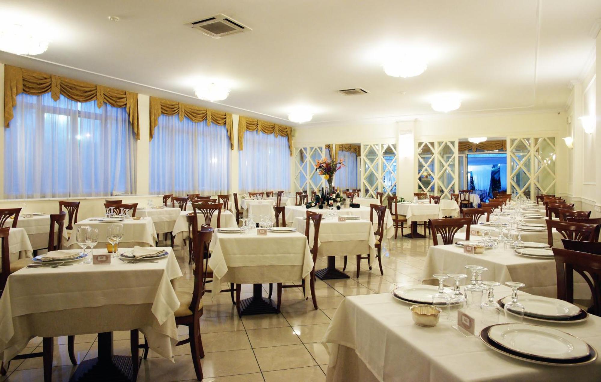Hotel Coluccini Marina di Pietrasanta Bagian luar foto