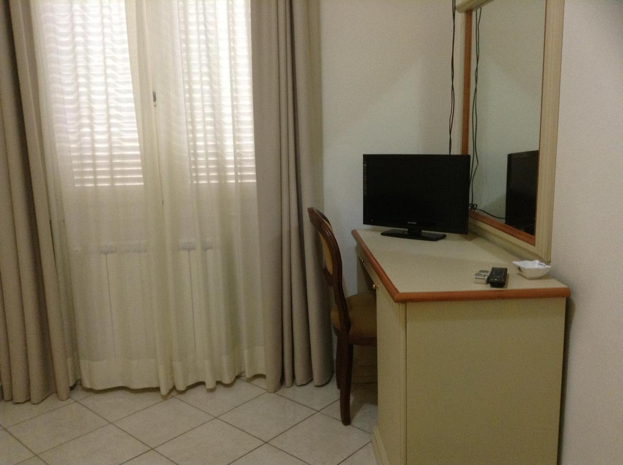 Hotel Coluccini Marina di Pietrasanta Ruang foto