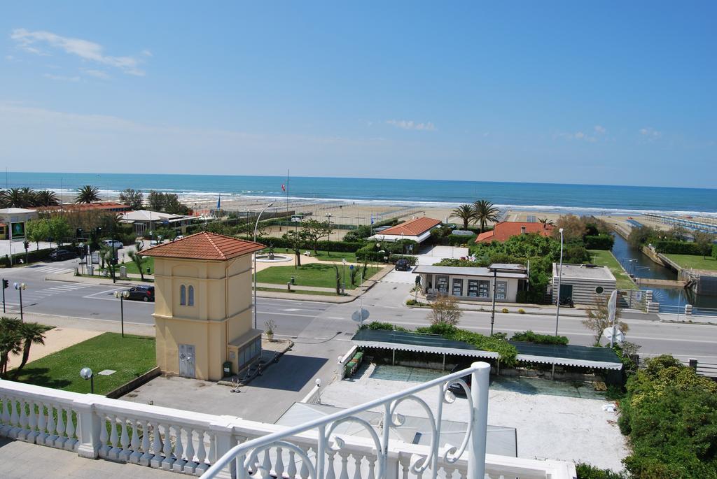 Hotel Coluccini Marina di Pietrasanta Bagian luar foto