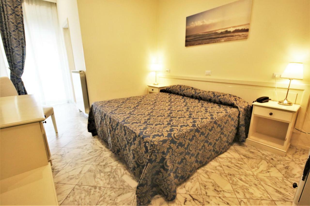 Hotel Coluccini Marina di Pietrasanta Bagian luar foto