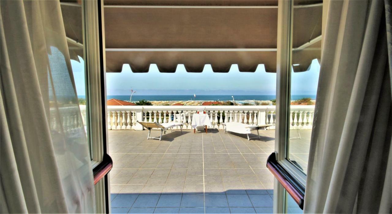 Hotel Coluccini Marina di Pietrasanta Bagian luar foto