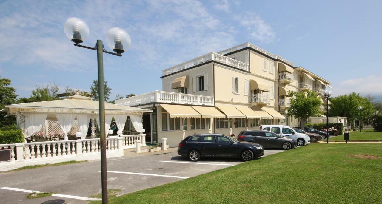 Hotel Coluccini Marina di Pietrasanta Bagian luar foto